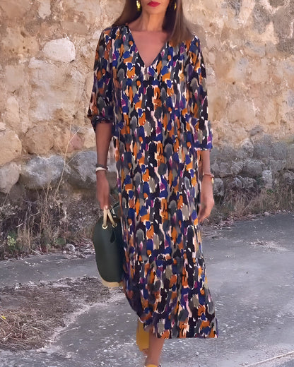 Van Dann | V-hals jurk met retroprint